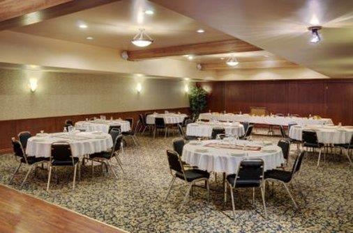 Lakeview Inns & Suites - Гінтон Зручності фото