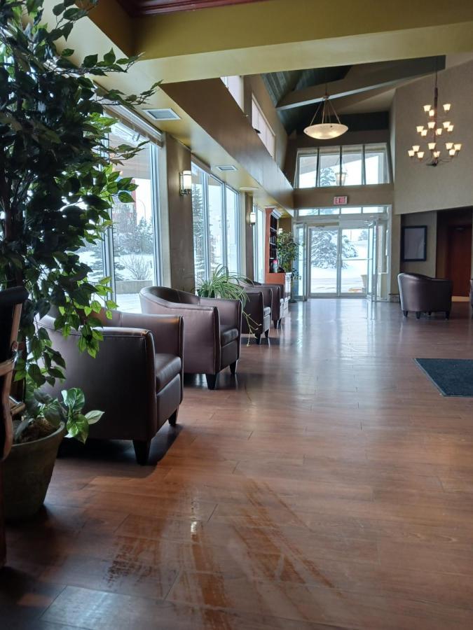 Lakeview Inns & Suites - Гінтон Екстер'єр фото